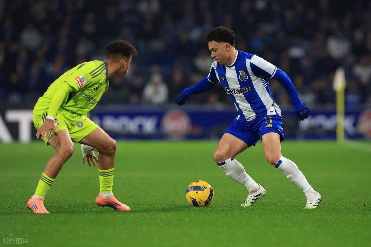 多米官网 -荷甲今晨攻防权衡山东男篮关键时刻止住颓势，纽约尼克斯迎葡超关键赛看傻球迷的简单介绍